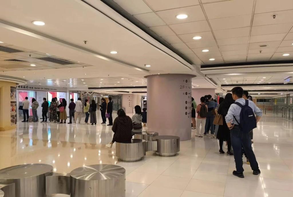 【深度】赴港跨境理财升温：“打飞的”去买大额保单，7点银行排队“一户难求”-投客理财客服电话多少