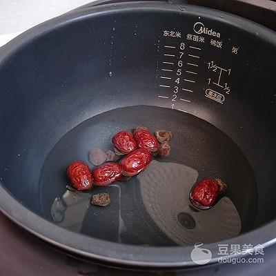 红枣桂圆枸杞茶的功效，桂圆红枣枸杞茶功效（桂圆红枣茶的做法）