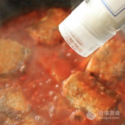 带鱼和西红柿能一起吃吗，带鱼和西红柿一起吃可以吗（茄汁带鱼，一厨作）