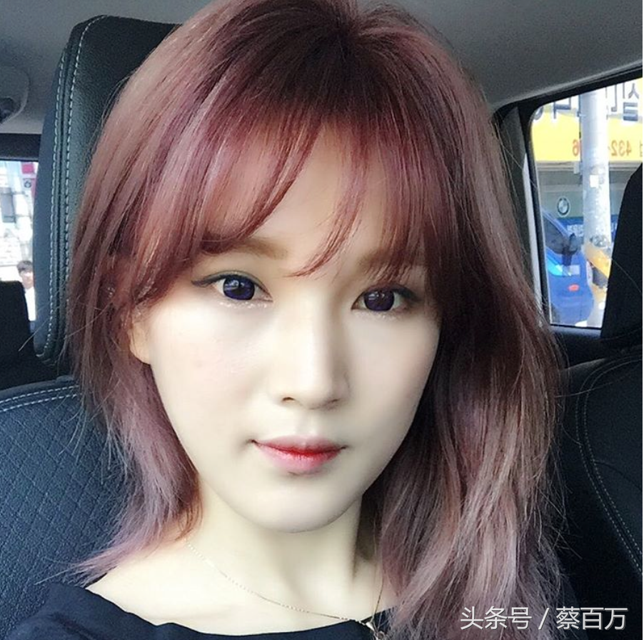 亚麻绿是什么颜色,青木亚麻绿是啥颜色(亚麻绿发色就用布丁来染发吧)