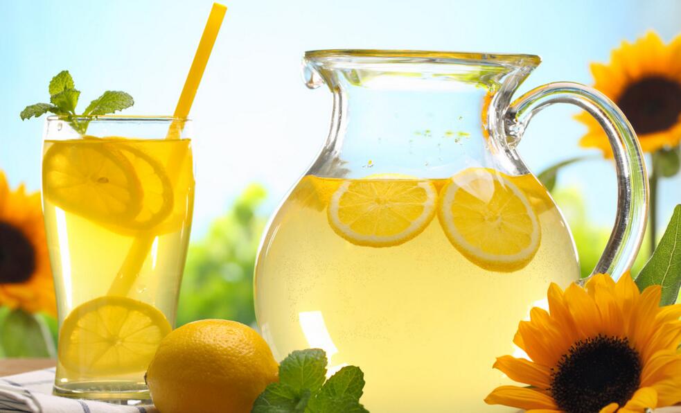 柠檬水的正确泡法，柠檬水的正确泡法是什么（教你如何正确冲泡柠檬水）