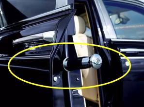 劳斯莱斯的雨伞有什么作用，劳斯莱斯的雨伞是什么样的（劳斯莱斯上配备一把价值10万的雨伞）