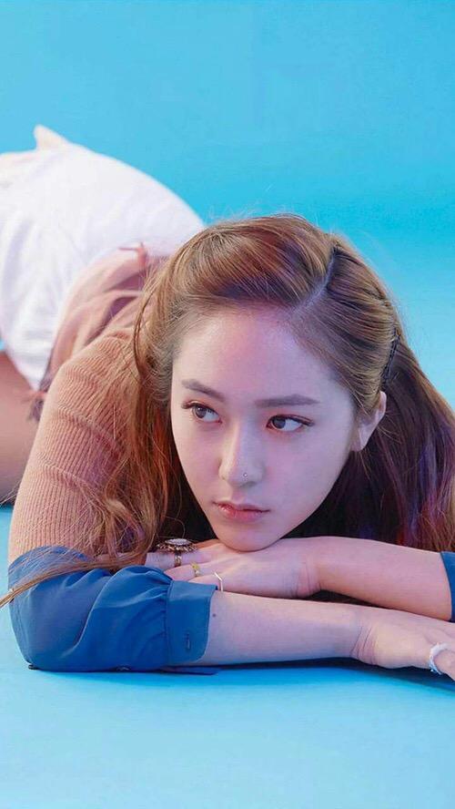 郑秀晶整容前素颜惊悚,郑秀晶割双眼皮(这下说郑秀晶没整容都没人信了