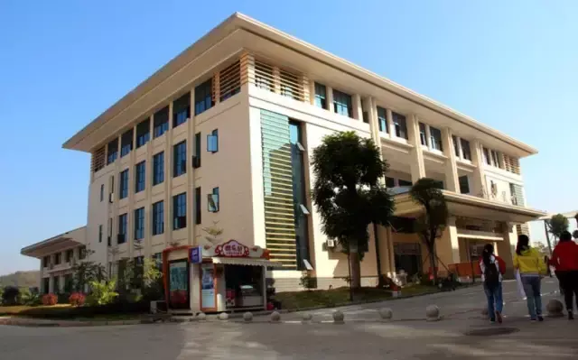 明秀东路179号广西中医药大学学生宿舍小区，2021广西中医药大学地址在哪里（请把我留在广西中医药大学）