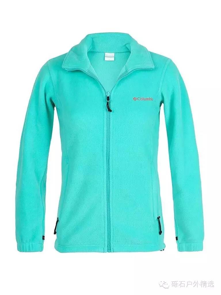 滑雪服上衣的要求是宽松还是贴身，滑雪服上衣的要求是宽松的还是紧绷的（教你购买一件最适合你的滑雪服）