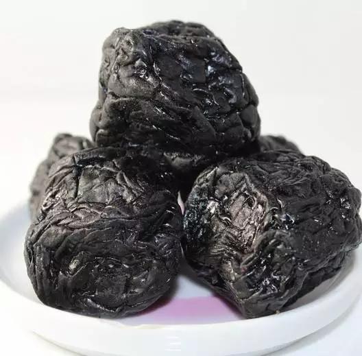 乌梅干的功效与作用，乌梅泡水的功效与作用（没想到竟然还有这么多功效）