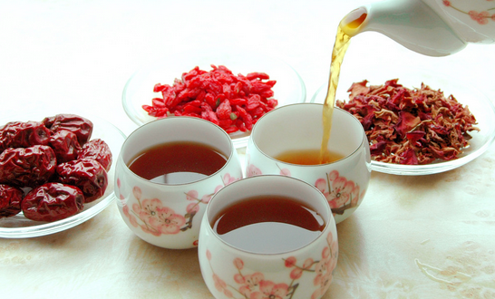 喝红茶的好处和坏处，喝红茶对女人有什么好处和坏处（经常喝红茶的好处和坏处）