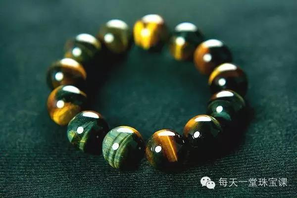 猫眼石是什么材质，合成猫眼石是什么材质（用买水晶的价格买到了猫眼石）