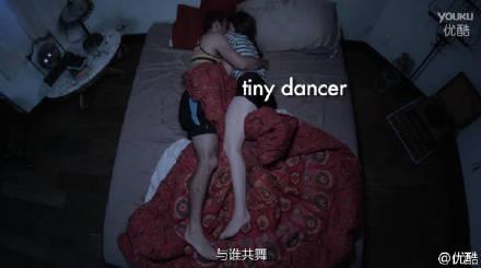 女人睡觉吹气是什么预兆，女人睡觉吹气是什么原因（睡相不太好的女生谁不想被男盆友这样照顾）