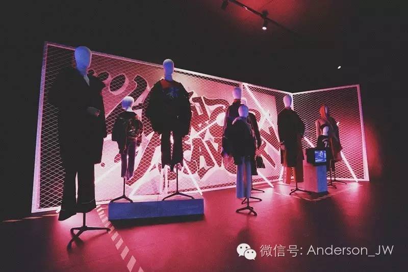 巴斯光年/牵手，巴斯光年和谁是一对（现在都是时尚狠角色图片）