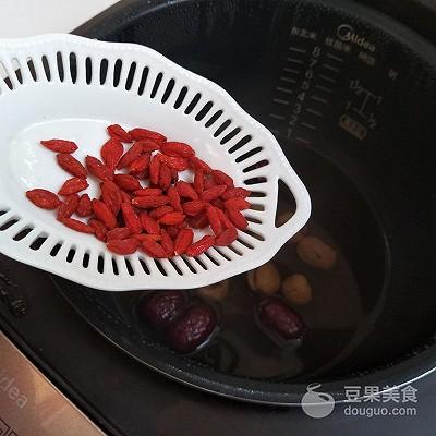 红枣桂圆枸杞茶的功效，桂圆红枣枸杞茶功效（桂圆红枣茶的做法）