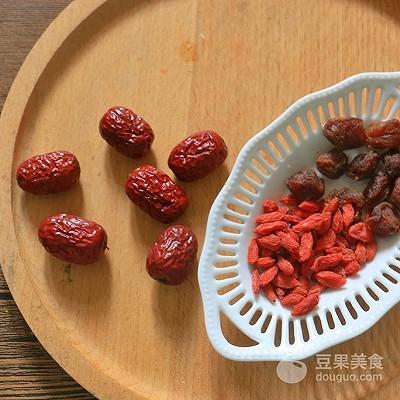 红枣桂圆枸杞茶的功效，桂圆红枣枸杞茶功效（桂圆红枣茶的做法）
