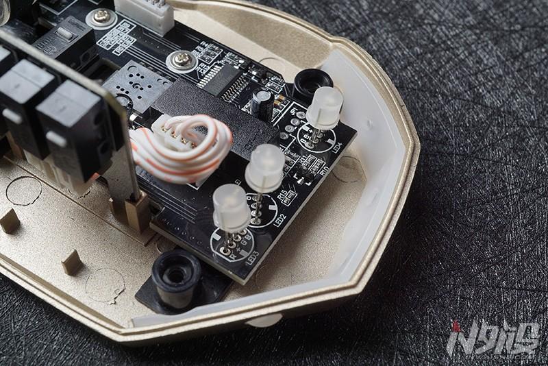 森松尼鼠标s-m11拆解教程，森松尼S-M11游戏鼠标拆解评测