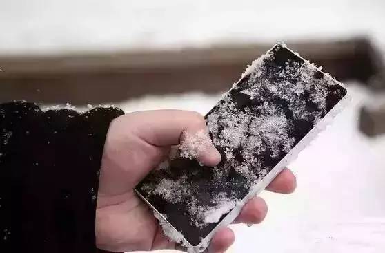 苹果冻了还能吃吗，被冻过的苹果还能吃吗（iPhone被冻得“自动关机”了）