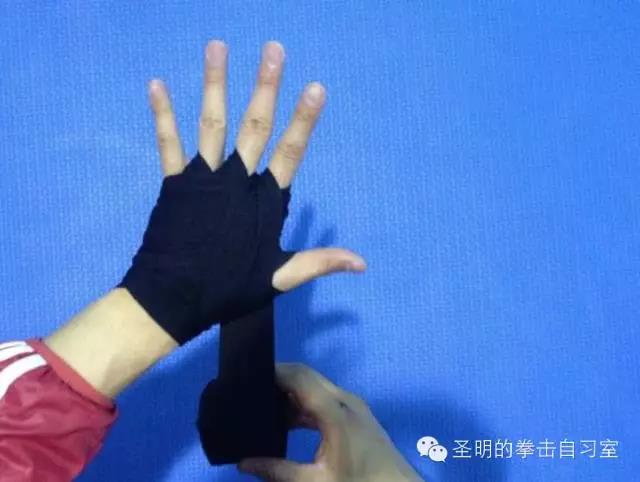 拳击绷带怎么缠，护手绷带的四种缠法（轻松学习如何正确缠护手布）