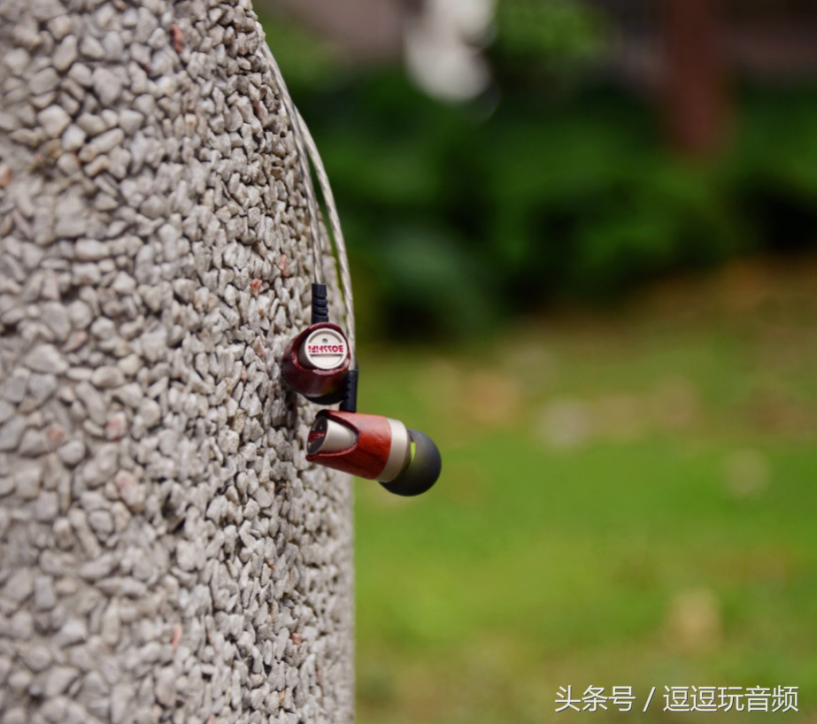 黑色信封歌词，黑色信封的歌词（透彻心扉的声音——BLON圈铁耳塞评测）