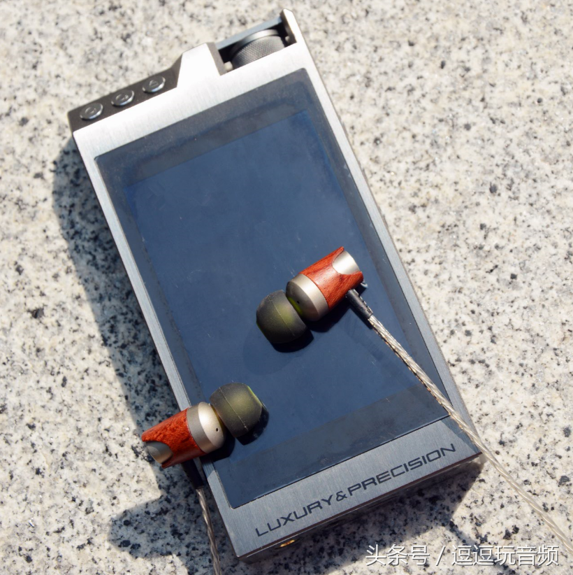 黑色信封歌词，黑色信封的歌词（透彻心扉的声音——BLON圈铁耳塞评测）