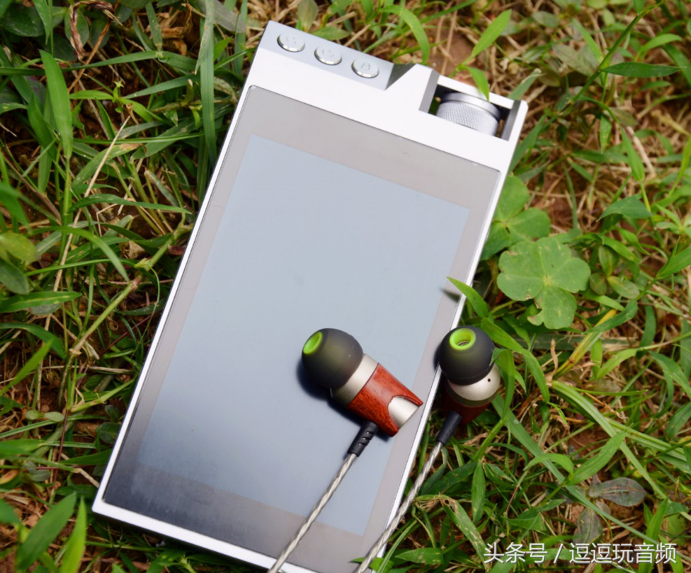 黑色信封歌词，黑色信封的歌词（透彻心扉的声音——BLON圈铁耳塞评测）