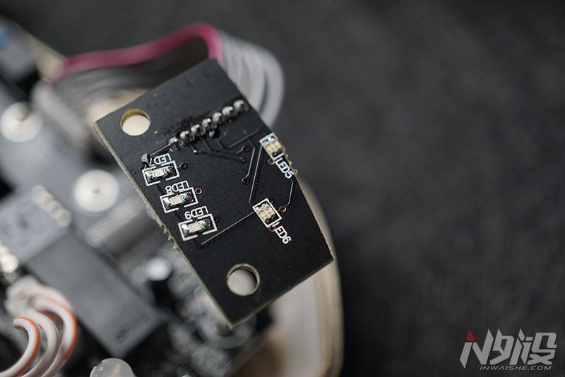 森松尼鼠标s-m11拆解教程，森松尼S-M11游戏鼠标拆解评测