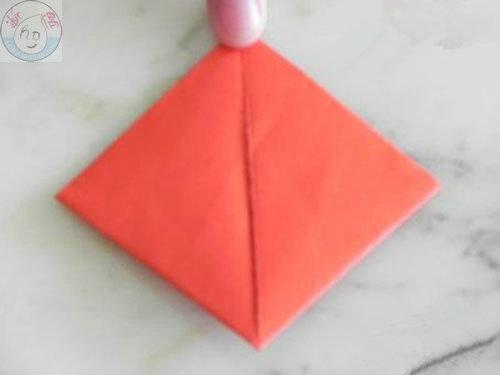 心形折纸步骤图解，超详细简单的纸折心方法图解（心形手工折纸图解教程）