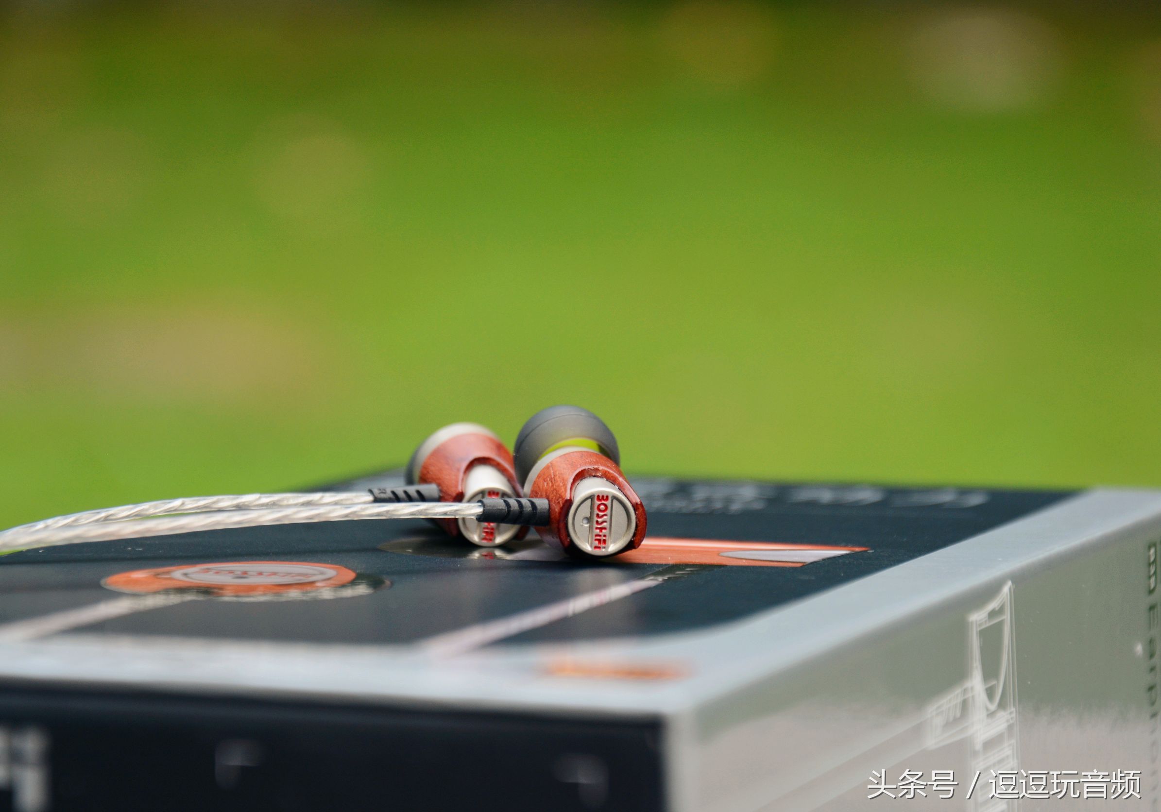 黑色信封歌词，黑色信封的歌词（透彻心扉的声音——BLON圈铁耳塞评测）