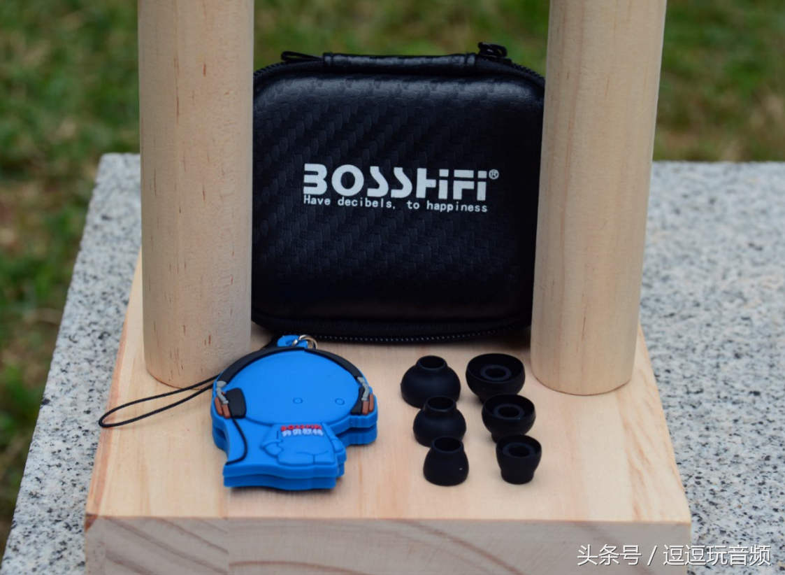 黑色信封歌词，黑色信封的歌词（透彻心扉的声音——BLON圈铁耳塞评测）