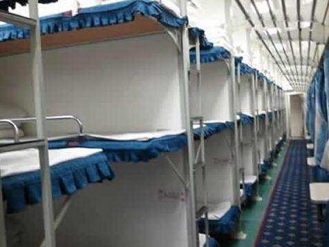 火车卧铺几点熄灯，火车卧铺几点关灯（火车上的软卧和硬卧有什么区别）