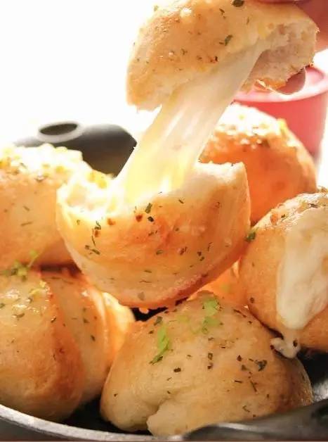 拉丝的是奶酪还是芝士，拉丝的是芝士还是奶酪（终极区分超市常见的芝士种类）