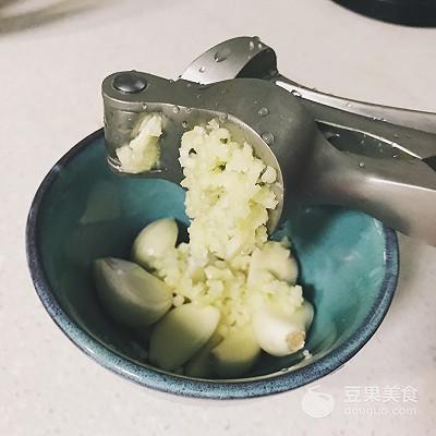 蒜蓉基围虾的做法，蒜蓉基围虾的家常做法怎样做（简单超方便#西王鲜味道#）