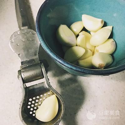 蒜蓉基围虾的做法，蒜蓉基围虾的家常做法怎样做（简单超方便#西王鲜味道#）