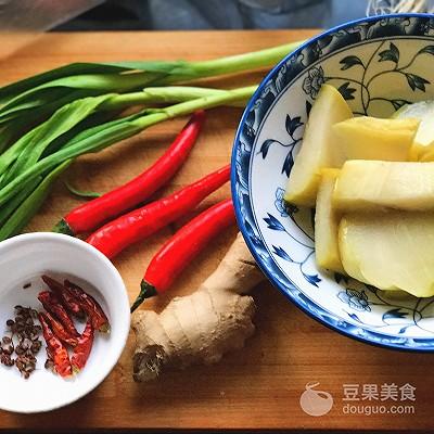酸菜大肠的做法，酸菜大肠的做法步骤（酸菜炒肥肠的做法）