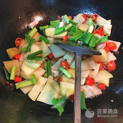 酸菜大肠的做法，酸菜大肠的做法步骤（酸菜炒肥肠的做法）