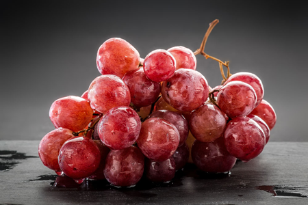 吃提子上火还是降火,吃提子有什么功效和作用(提子连皮吃营养更丰富)