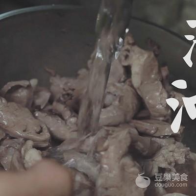 炖猪心汤的做法，炖猪心汤的做法和功效（猪心汤——汤店的做法）
