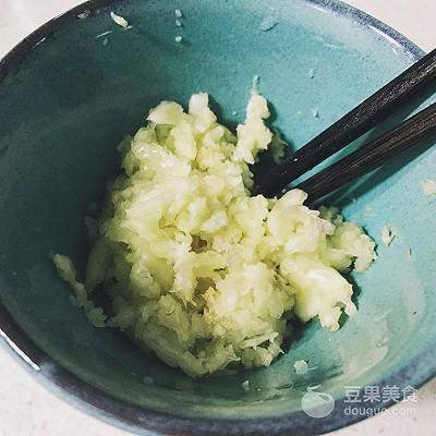 蒜蓉基围虾的做法，蒜蓉基围虾的家常做法怎样做（简单超方便#西王鲜味道#）