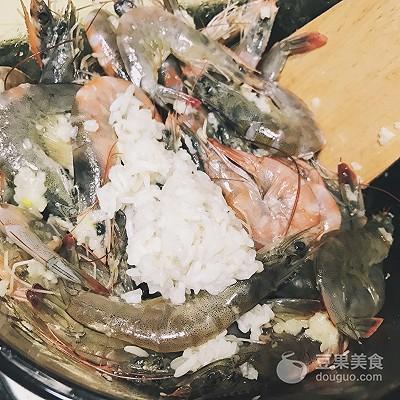 蒜蓉基围虾的做法，蒜蓉基围虾的家常做法怎样做（简单超方便#西王鲜味道#）