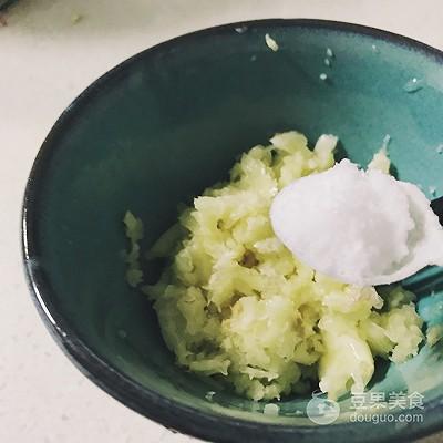 蒜蓉基围虾的做法，蒜蓉基围虾的家常做法怎样做（简单超方便#西王鲜味道#）