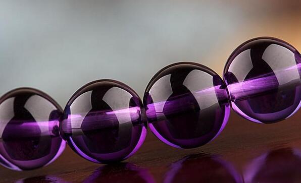 紫水晶的作用，紫水晶洞的风水作用以及摆放（紫水晶的功效与作用）