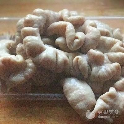 酸菜大肠的做法，酸菜大肠的做法步骤（酸菜炒肥肠的做法）