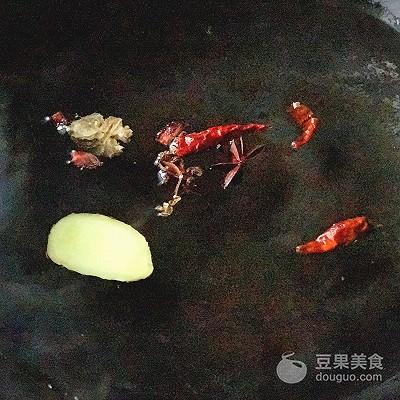 酸菜大肠的做法，酸菜大肠的做法步骤（酸菜炒肥肠的做法）