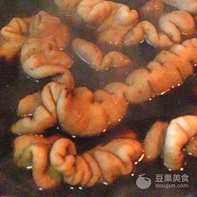 酸菜大肠的做法，酸菜大肠的做法步骤（酸菜炒肥肠的做法）