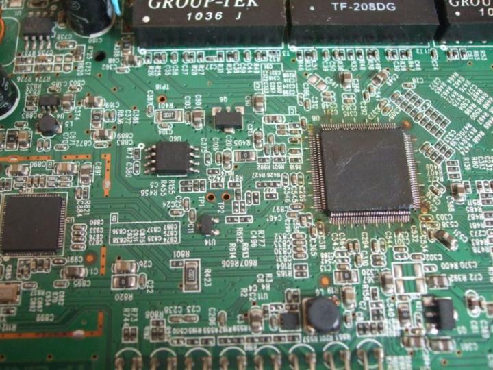 路由器维修，路由器维修方法图解（被雷击坏脑子的WR840N无线路由维修）