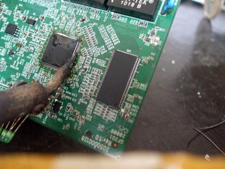 路由器维修，路由器维修方法图解（被雷击坏脑子的WR840N无线路由维修）