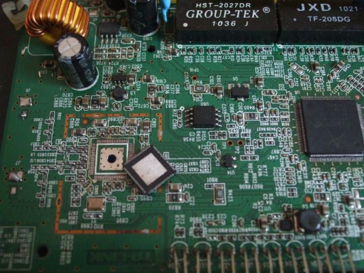 路由器维修，路由器维修方法图解（被雷击坏脑子的WR840N无线路由维修）