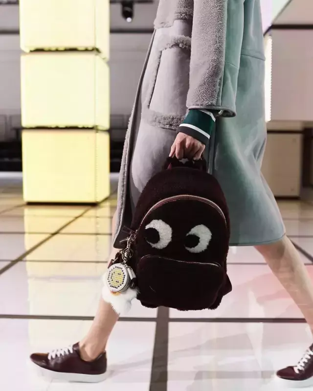 小象钱包打联系人吗，小象钱包打款到哪里（这些包包界的“当红炸子鸡”）