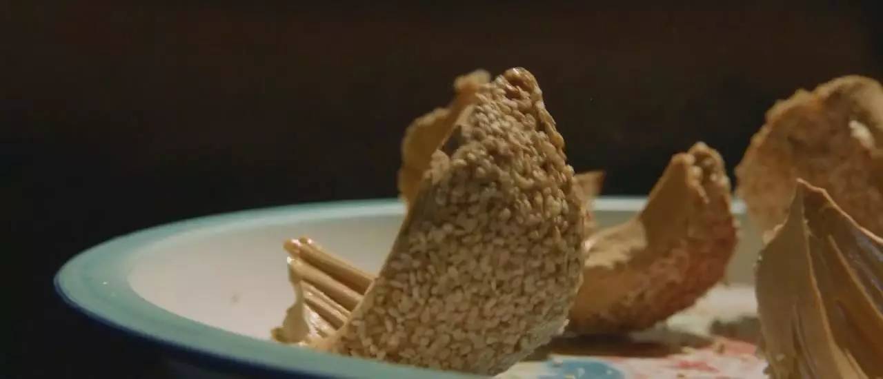 糖瓜是什么做的，糖瓜是用什么糖做的（二十三糖瓜粘，传统糖瓜简单做）