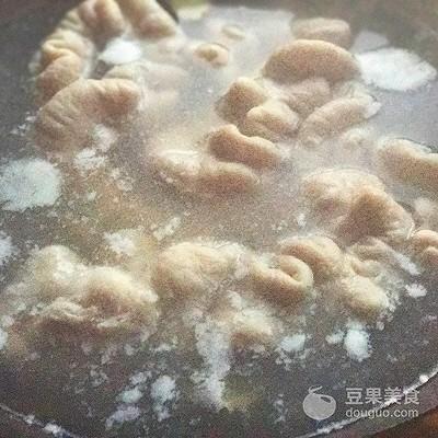 酸菜大肠的做法，酸菜大肠的做法步骤（酸菜炒肥肠的做法）