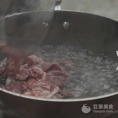 炖猪心汤的做法，炖猪心汤的做法和功效（猪心汤——汤店的做法）