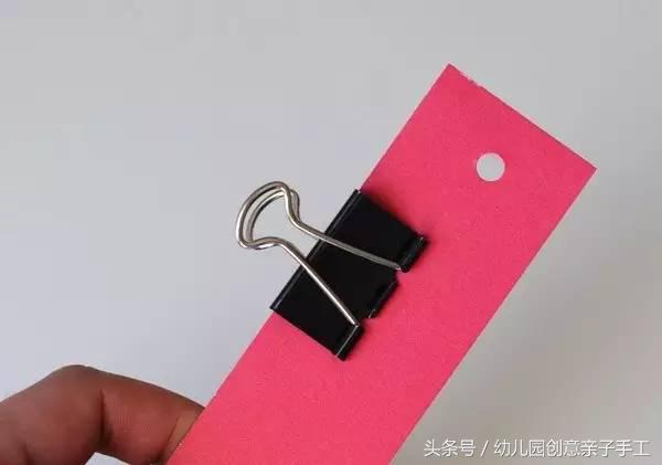 元旦贺卡怎么做，元旦贺卡怎么做立体（用牛奶盒、卡片、纸杯做的灯笼很有新年气氛）