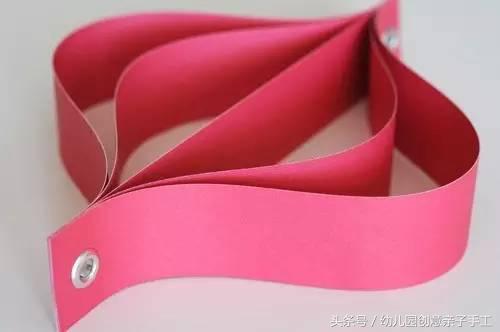 元旦贺卡怎么做，元旦贺卡怎么做立体（用牛奶盒、卡片、纸杯做的灯笼很有新年气氛）